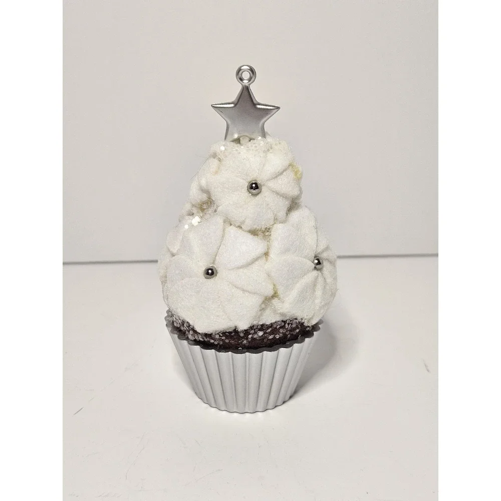 Hallmark 2021 Star-Tipped Sweetness Christmas Cupcakes Ornament 12th Series NIB